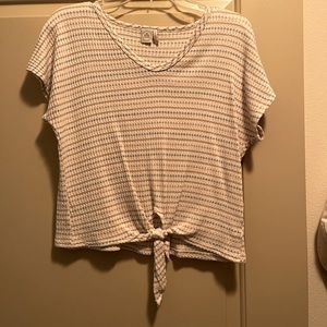 Loose fitted tshirt with tie in front. Very soft material